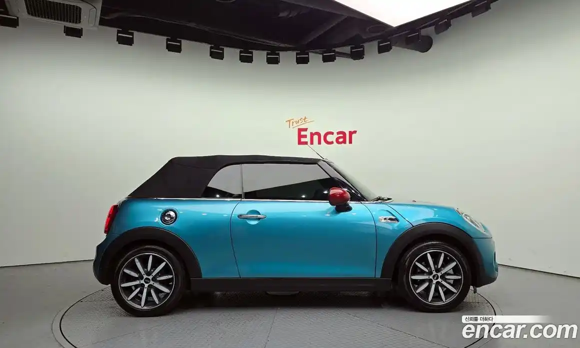Mini Cooper Convertible 2016 2.0 гидро в Москве № 1405214, фото 19