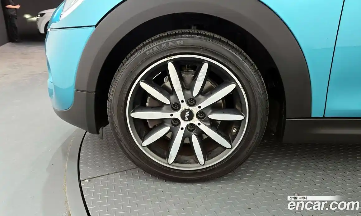 Mini Cooper Convertible 2016 2.0 гидро в Москве № 1405214, фото 5