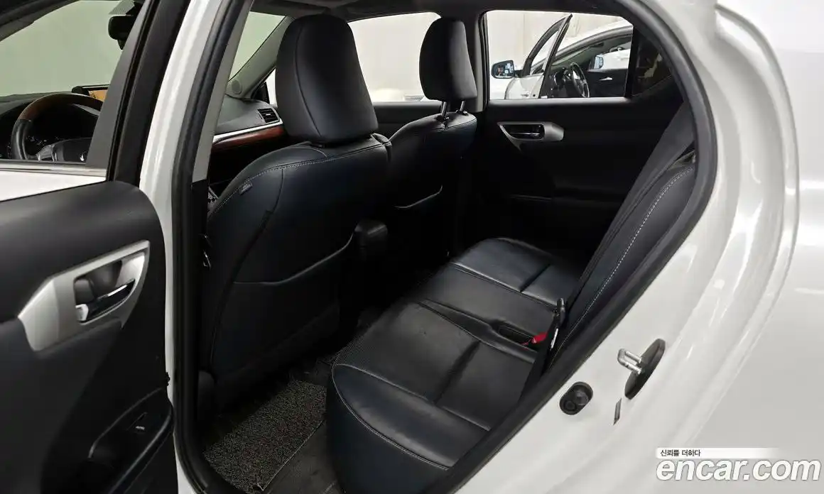 Lexus CT200h 2012 1.8 гидро в Москве № 1405400, фото 11