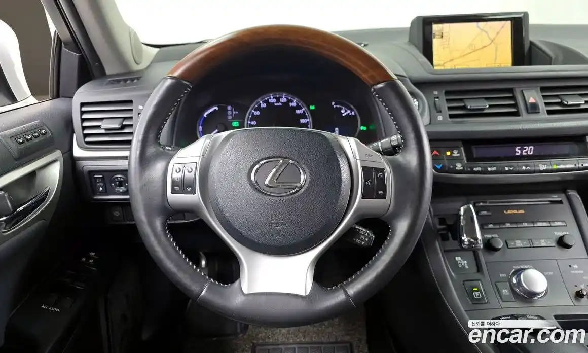 Lexus CT200h 2012 1.8 гидро в Москве № 1405400, фото 13