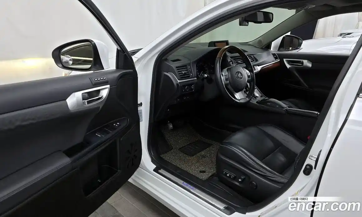 Lexus CT200h 2012 1.8 гидро в Москве № 1405400, фото 10