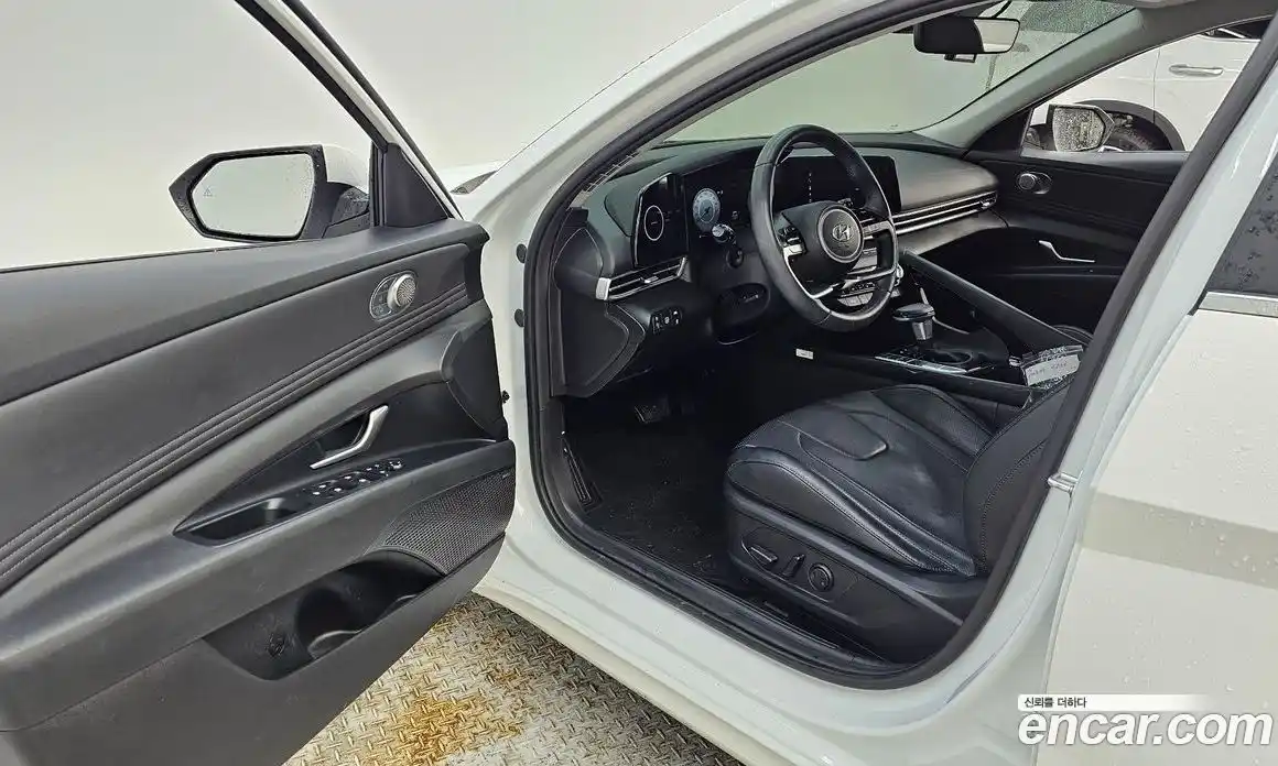 Hyundai Avante 2023 1.6 Автомат в Москве № 1417640, фото 10