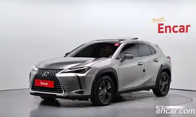 Lexus UX, 2025