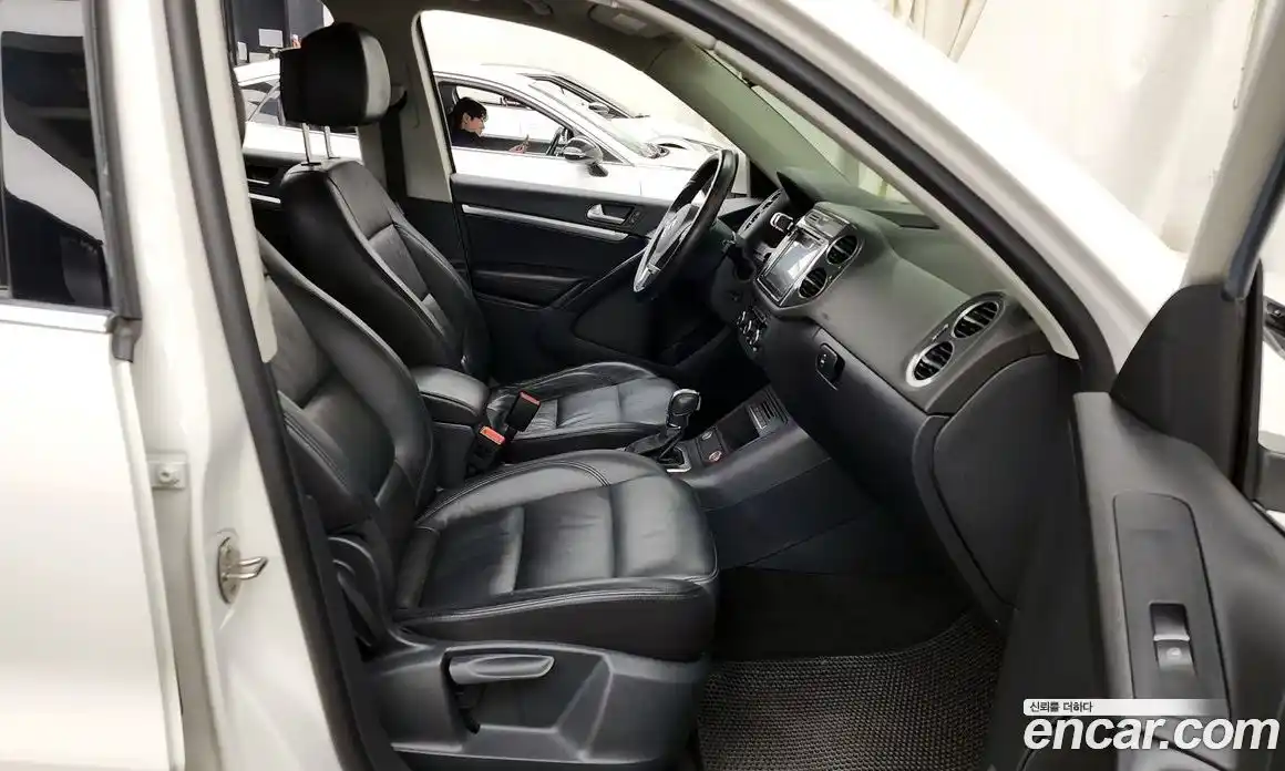 Volkswagen Tiguan 2014 2.0 гидро в Москве № 134929, фото 11