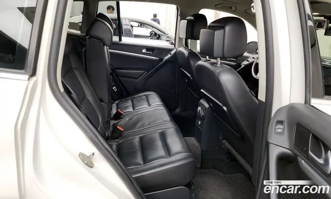 Volkswagen Tiguan 2014 2.0 гидро в Москве № 134929, фото 12