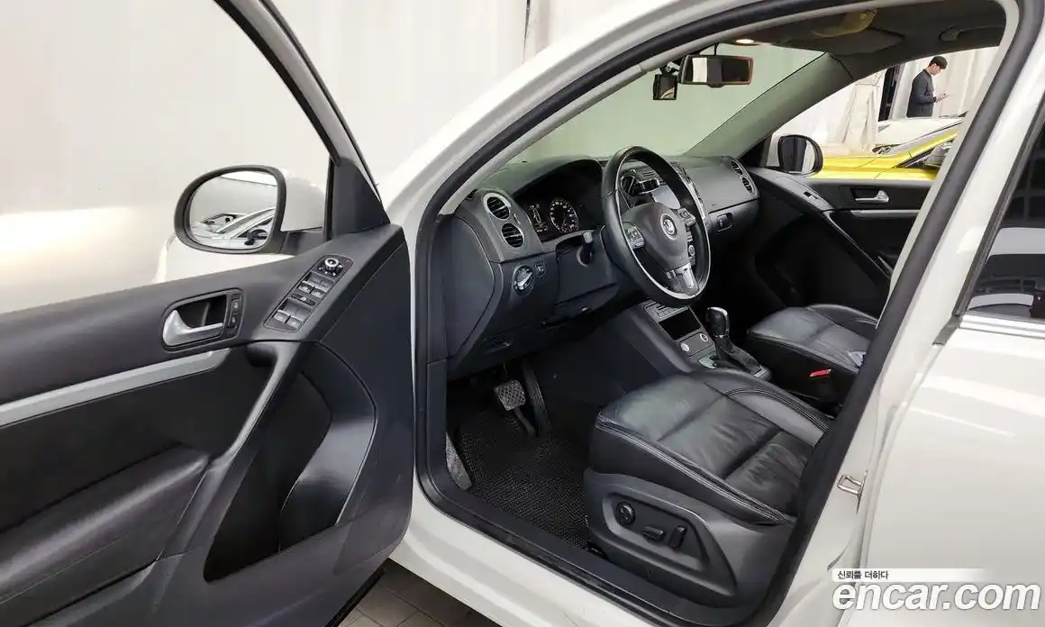 Volkswagen Tiguan 2014 2.0 гидро в Москве № 134929, фото 10