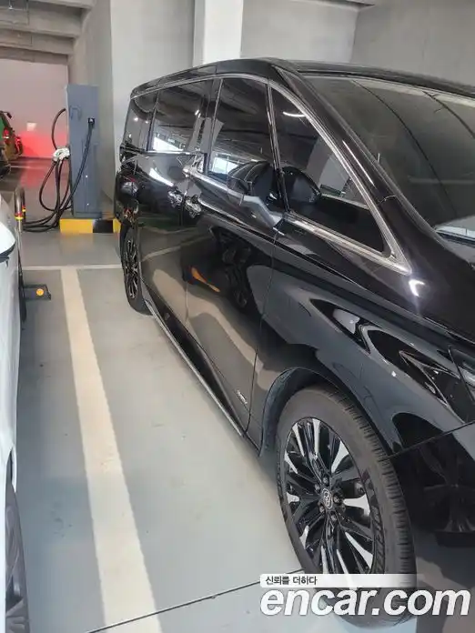Toyota Alphard 2025 2.5 вариатор в Москве № 1477133, фото 9