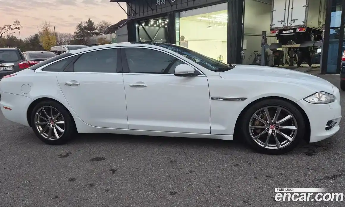 Jaguar XJ 2013 2.0 гидро в Москве № 1477822, фото 3