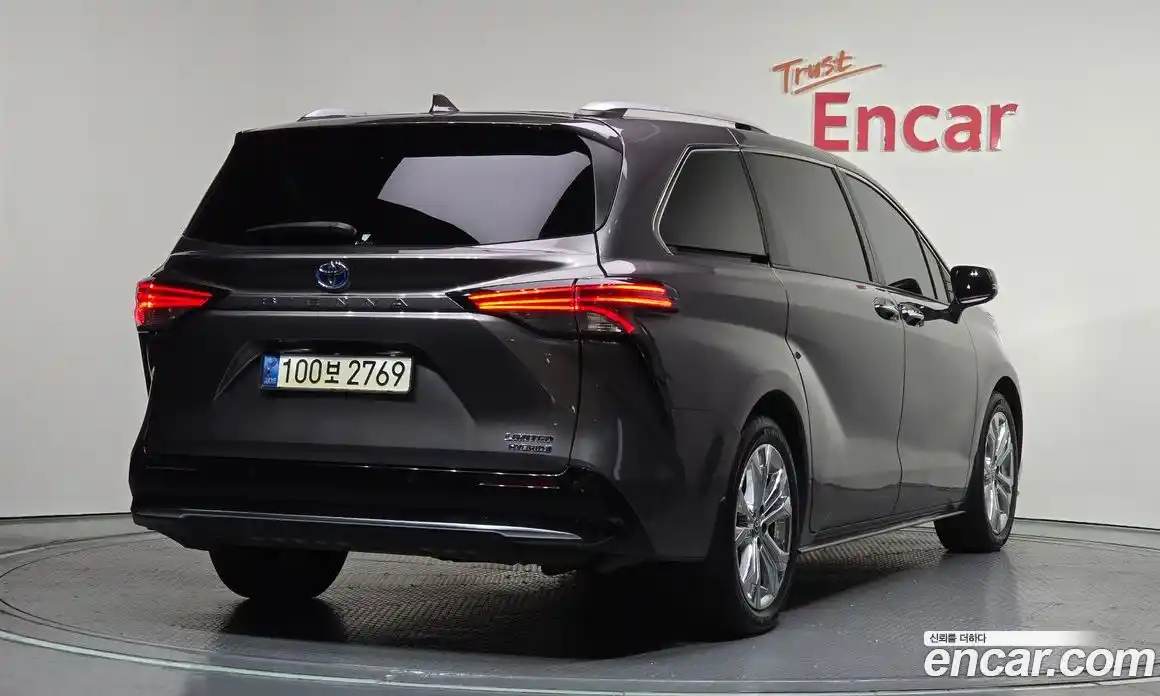 Toyota Sienna 2022 2.5 гидро в Москве № 199595, фото 2