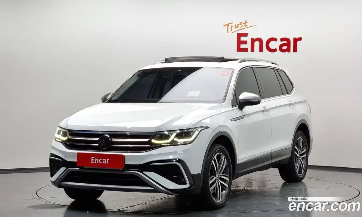 Volkswagen Tiguan 2023 2.0 гидро в Москве № 215025, фото 1