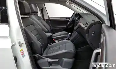 Volkswagen Tiguan 2023 2.0 гидро в Москве № 215025, миниатюра 11