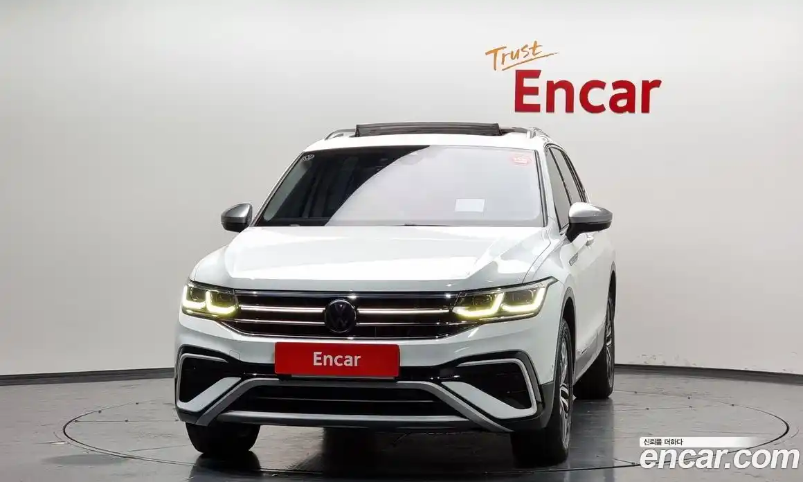 Volkswagen Tiguan 2023 2.0 гидро в Москве № 215025, фото 3