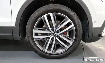 Volkswagen Tiguan 2023 2.0 гидро в Москве № 215025, миниатюра 5