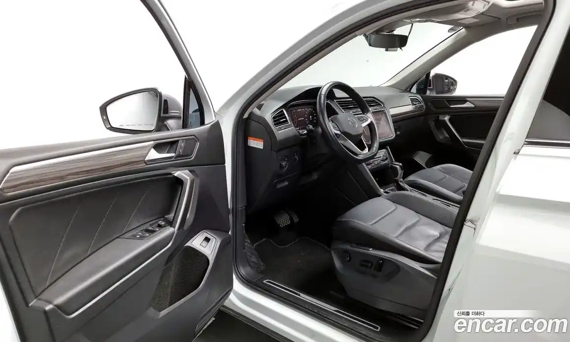 Volkswagen Tiguan 2023 2.0 гидро в Москве № 215025, фото 10