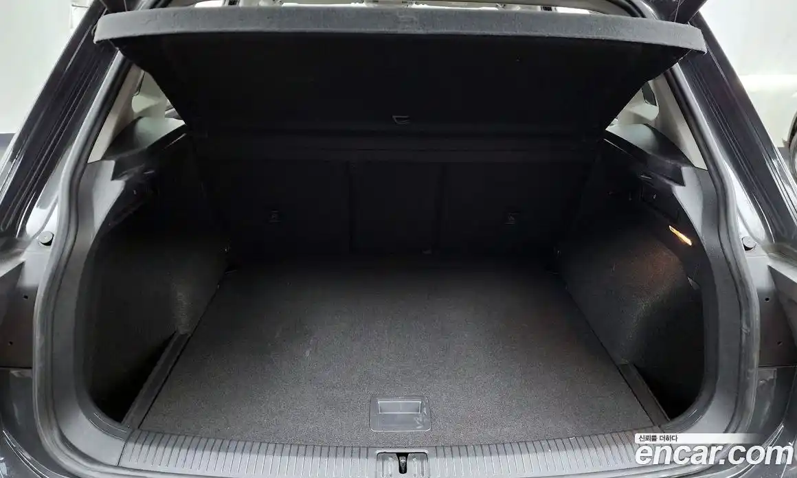 Volkswagen Tiguan 2021 2.0 гидро в Москве № 215134, фото 20