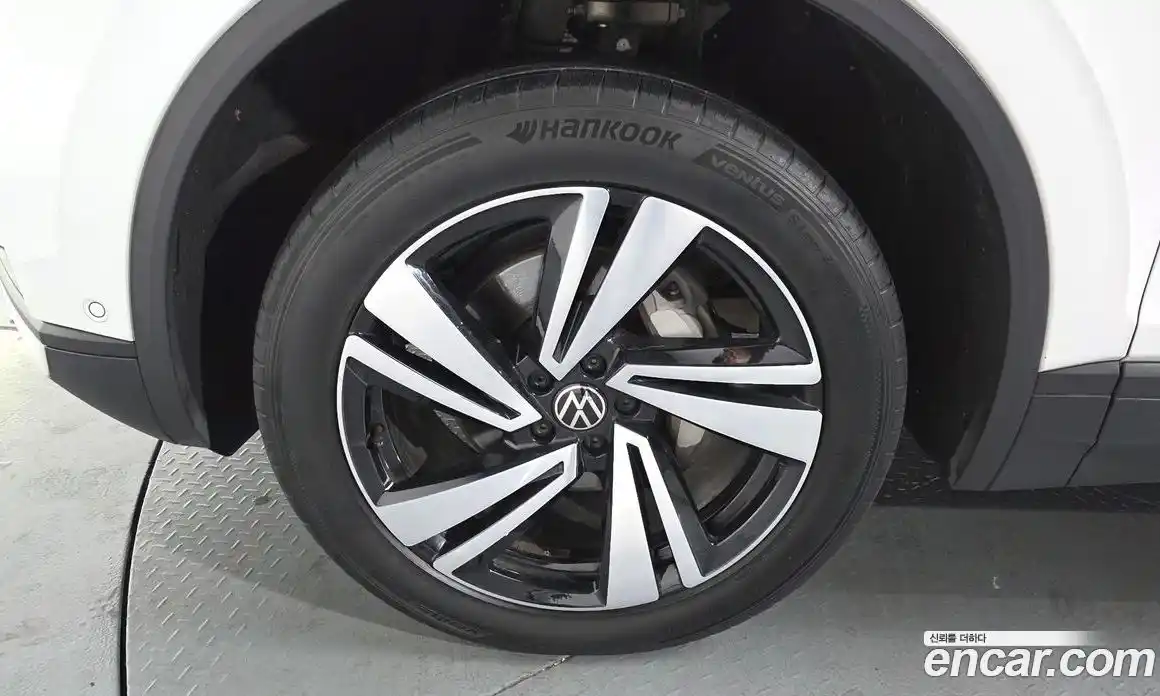 Volkswagen Touareg 2023 3.0 гидро в Москве № 215289, фото 4