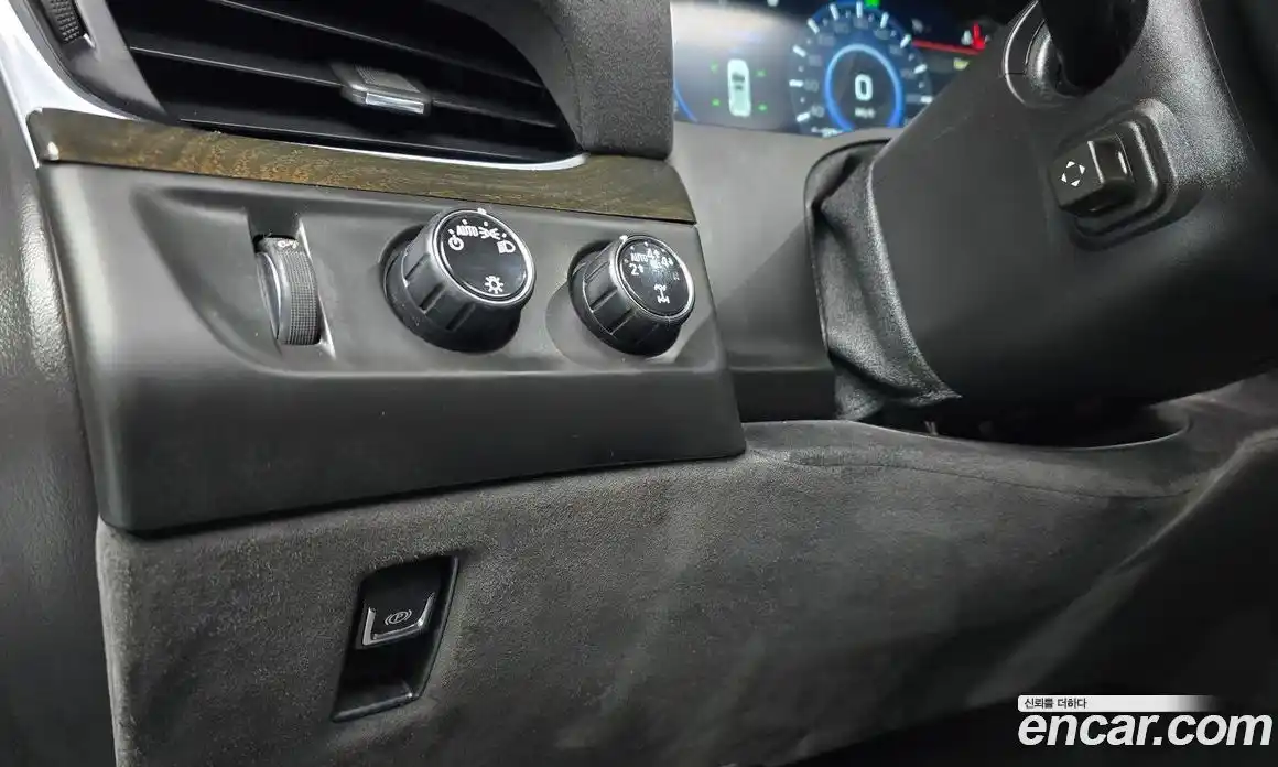 Cadillac Escalade 2018 6.2 гидро в Москве № 320940, фото 14