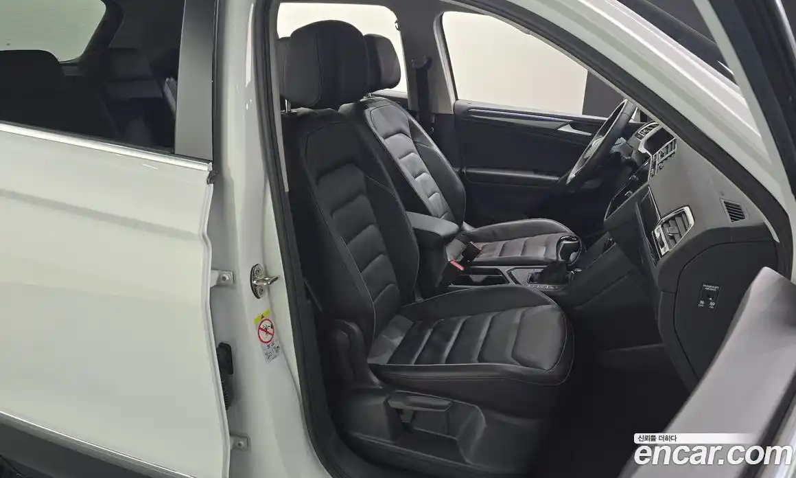 Volkswagen Tiguan 2023 2.0 гидро в Москве № 168693, фото 12