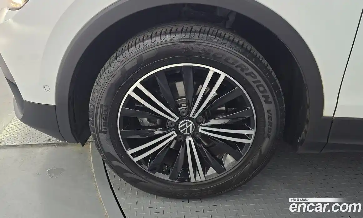 Volkswagen Tiguan 2023 2.0 гидро в Москве № 168693, фото 5