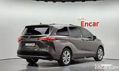 Toyota Sienna 2022 2.5 гидро в Москве № 170175, миниатюра 2