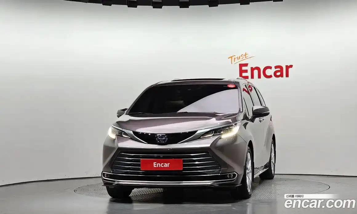 Toyota Sienna 2022 2.5 гидро в Москве № 170175, фото 3