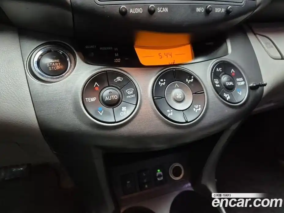Toyota RAV4 2011 2.5 гидро в Москве № 170375, фото 17