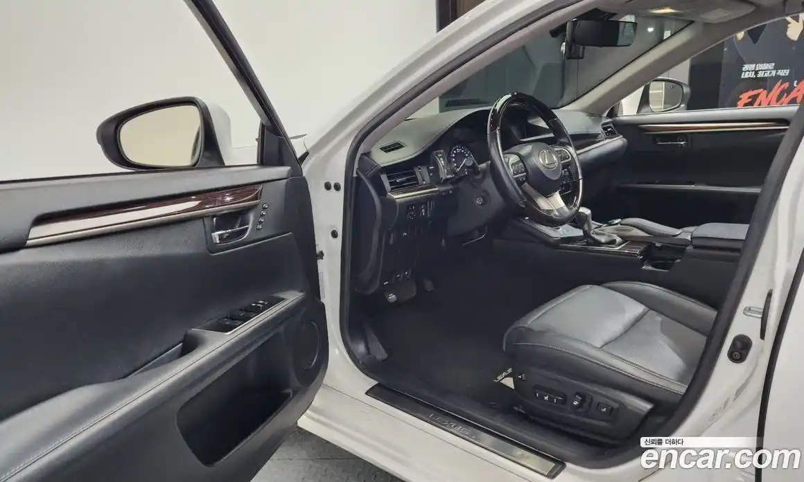 Lexus ES 2017 2.5 гидро в Москве № 198876, фото 10