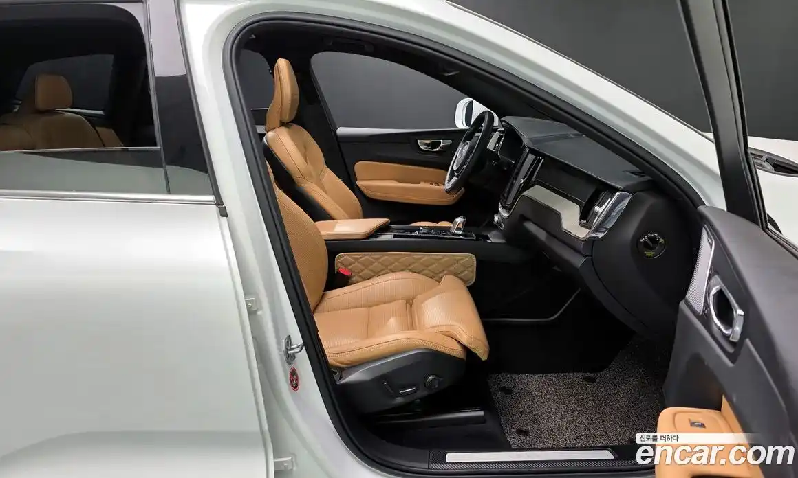 Volvo XC60 2019 2.0 гидро в Москве № 164555, фото 10