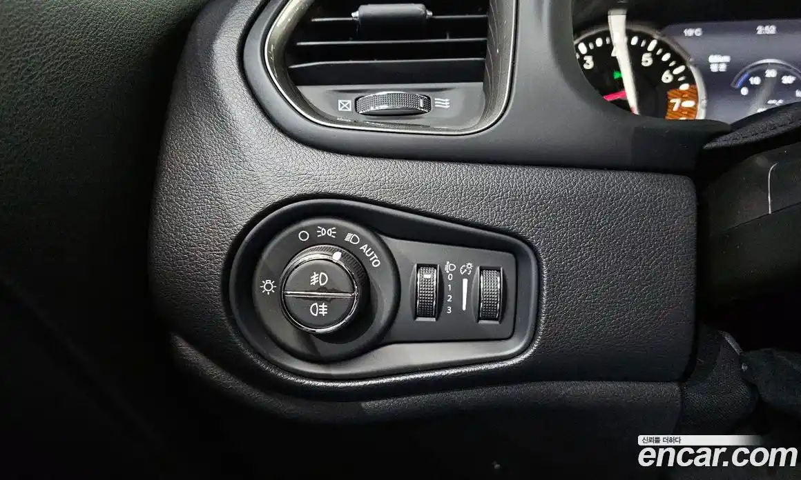 Jeep Renegade 2019 2.4 гидро в Москве № 169480, фото 16