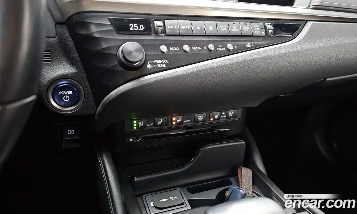 Lexus ES 2019 2.5 гидро в Москве № 198742, фото 17