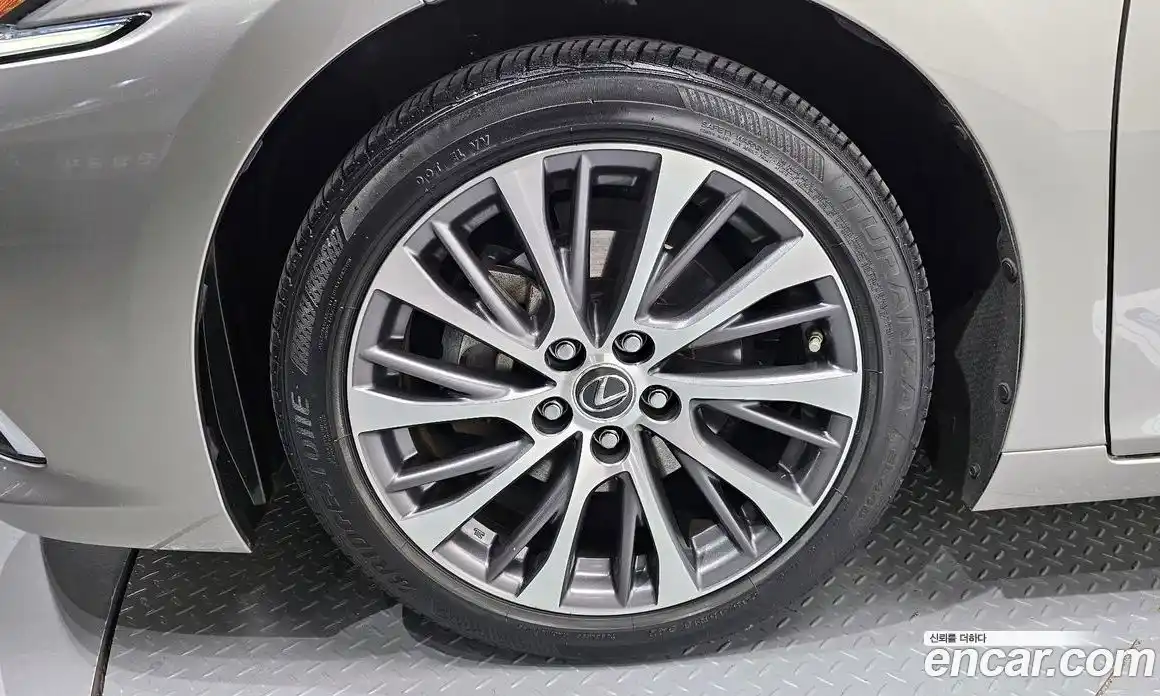 Lexus ES 2019 2.5 гидро в Москве № 198742, фото 5