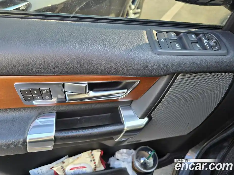 Land Rover Discovery 2016 3.0 гидро в Москве № 231362, фото 3