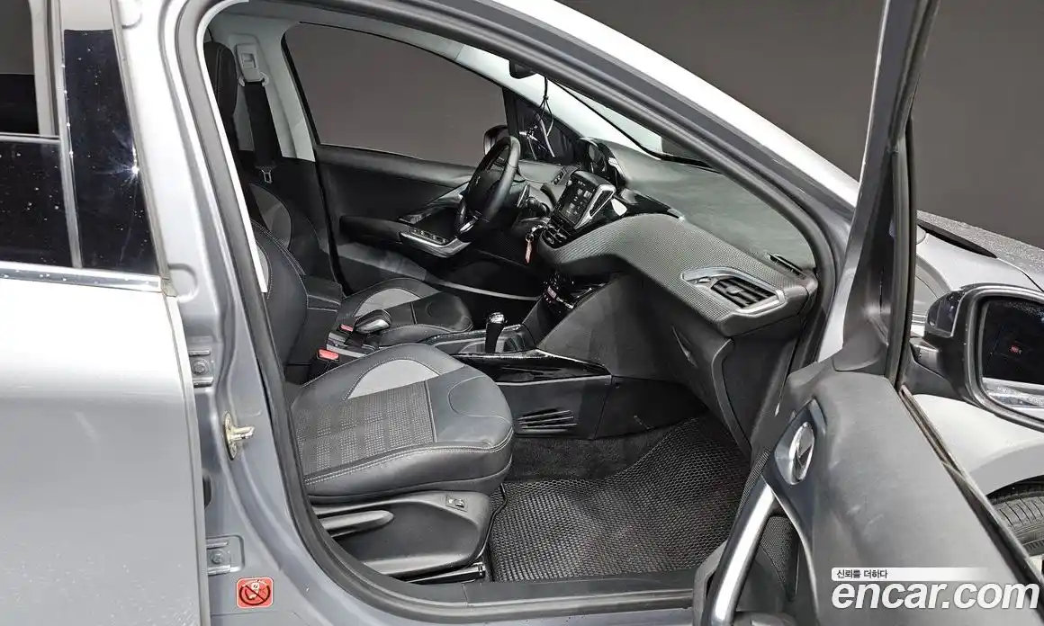 Peugeot 2008 2015 1.6 гидро в Москве № 283259, фото 12