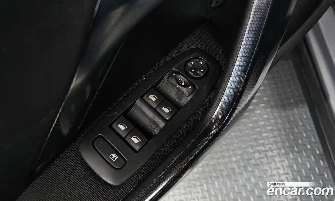 Peugeot 2008 2015 1.6 гидро в Москве № 283259, фото 13