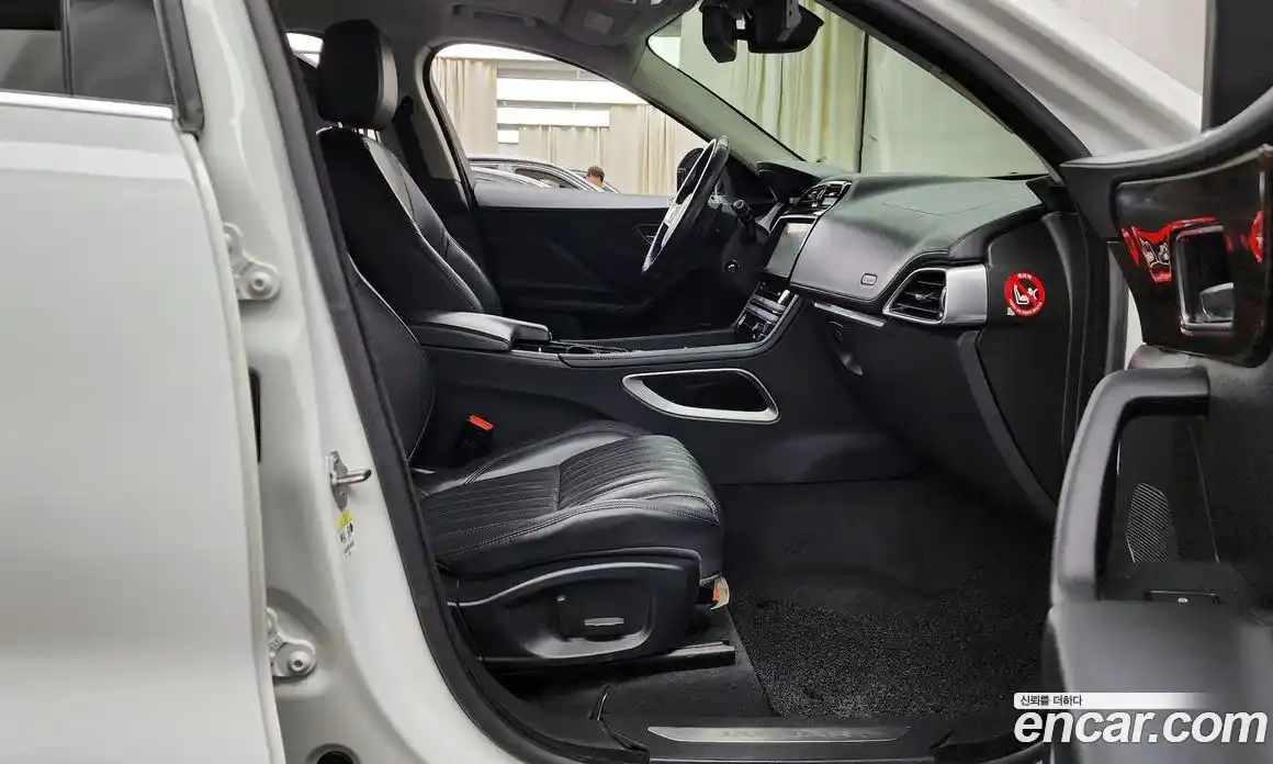 Jaguar F-Pace 2018 2.0 гидро в Москве № 335810, фото 11