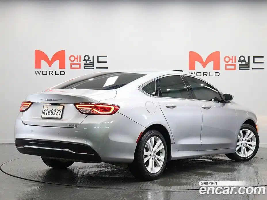 Chrysler 200 2015 2.4 гидро в Москве № 407540, фото 3