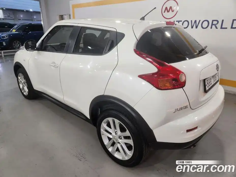 Nissan Juke 2014 1.6 гидро в Москве № 285070, фото 4