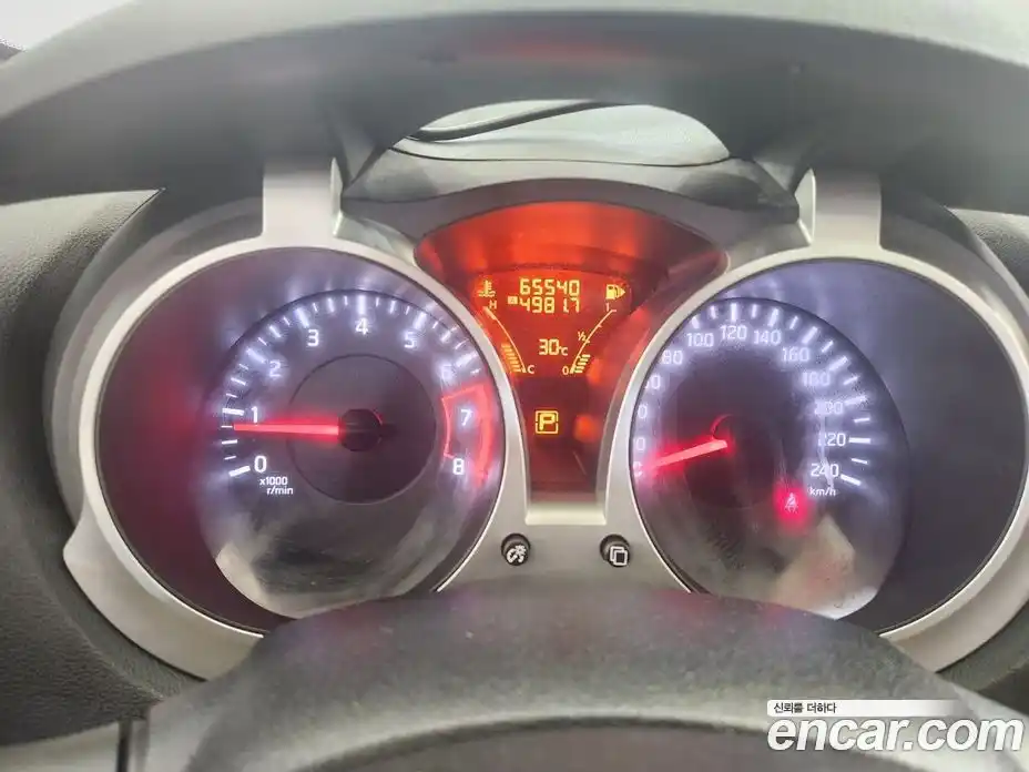 Nissan Juke 2014 1.6 гидро в Москве № 285070, фото 7