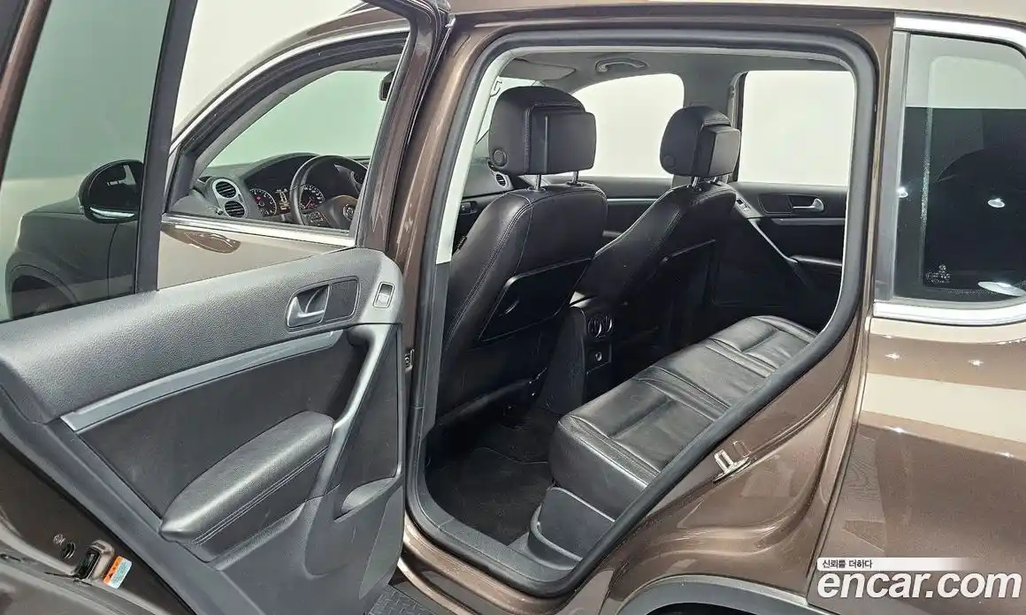 Volkswagen Tiguan 2015 2.0 гидро в Москве № 1549118, фото 11