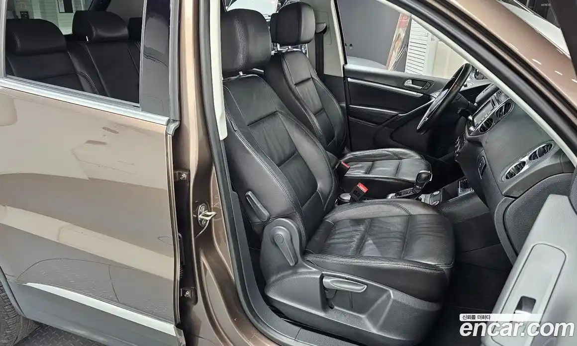 Volkswagen Tiguan 2015 2.0 гидро в Москве № 1549118, фото 12