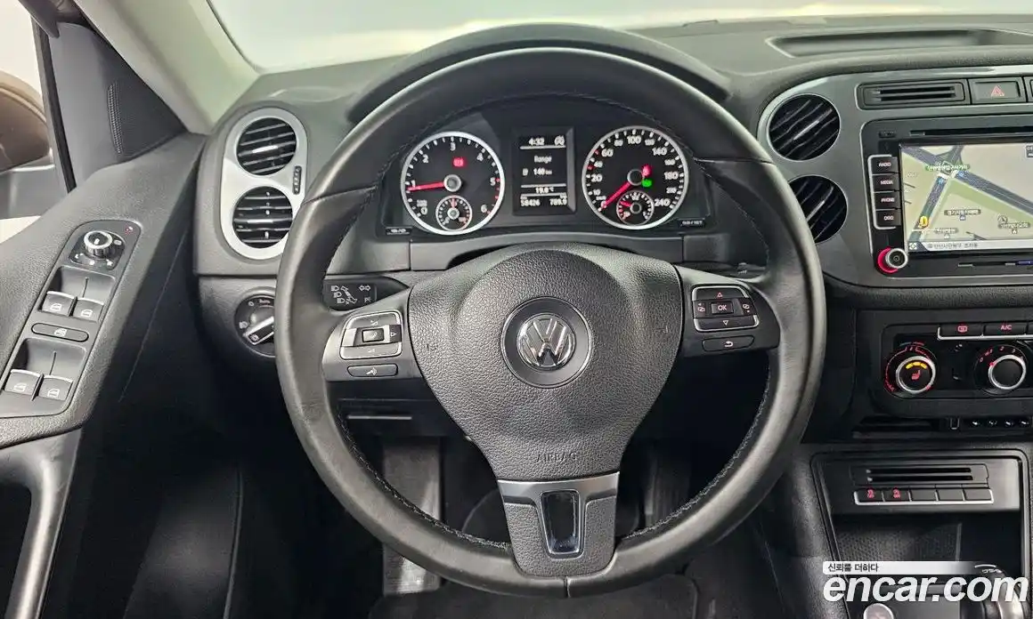 Volkswagen Tiguan 2015 2.0 гидро в Москве № 1549118, фото 13