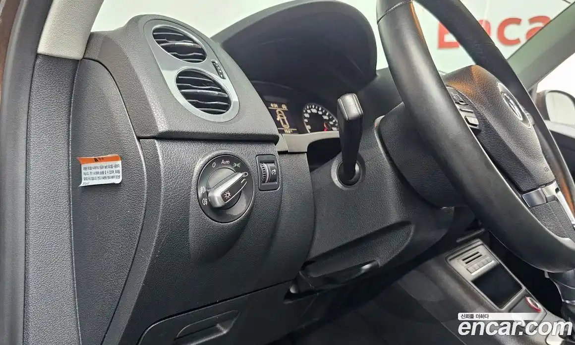 Volkswagen Tiguan 2015 2.0 гидро в Москве № 1549118, фото 15
