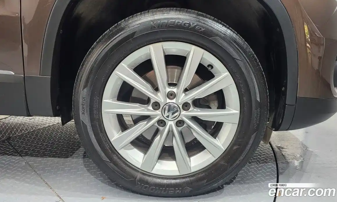 Volkswagen Tiguan 2015 2.0 гидро в Москве № 1549118, фото 5