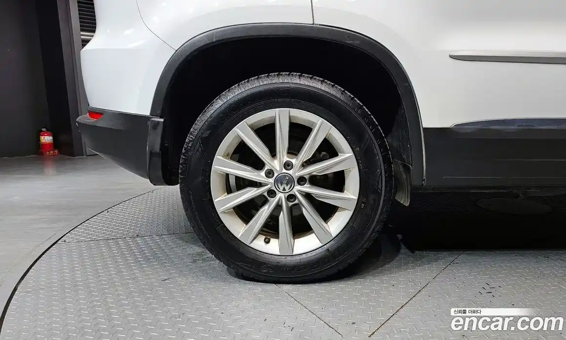 Volkswagen Tiguan 2014 2.0 гидро в Москве № 1549451, фото 5
