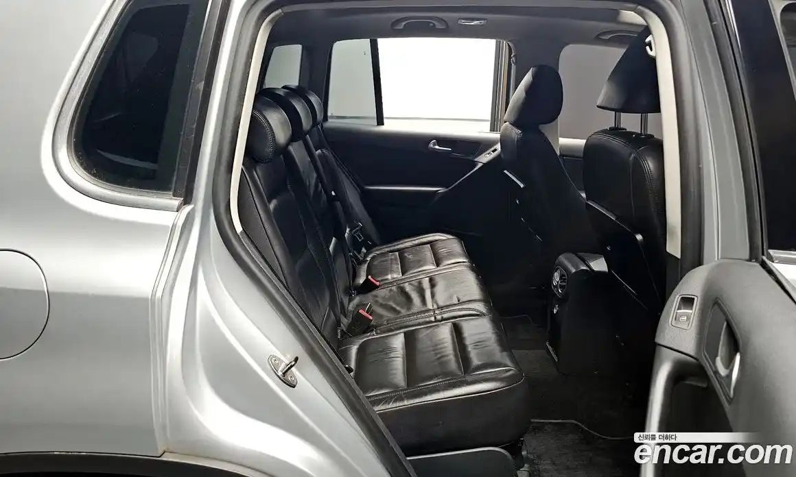 Volkswagen Tiguan 2011 2.0 гидро в Москве № 1549468, фото 11
