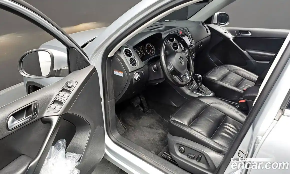Volkswagen Tiguan 2011 2.0 гидро в Москве № 1549468, фото 12