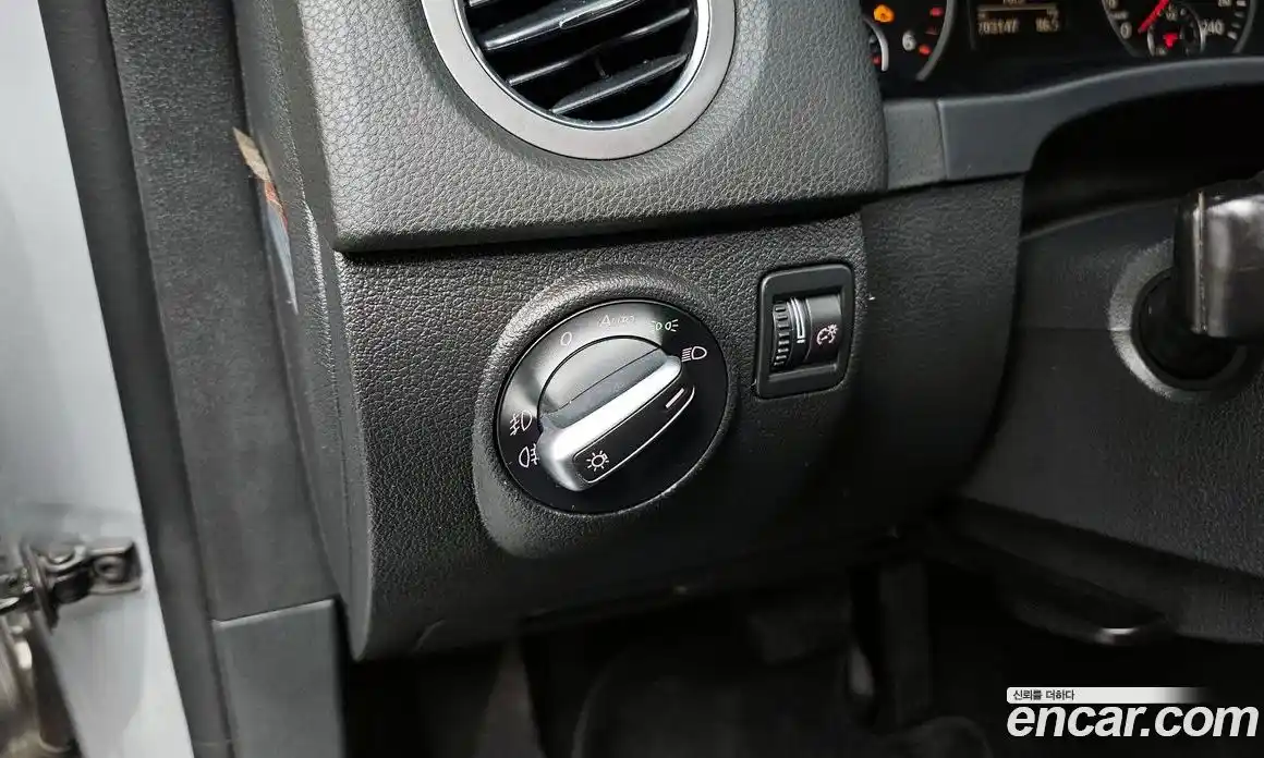 Volkswagen Tiguan 2011 2.0 гидро в Москве № 1549468, фото 17