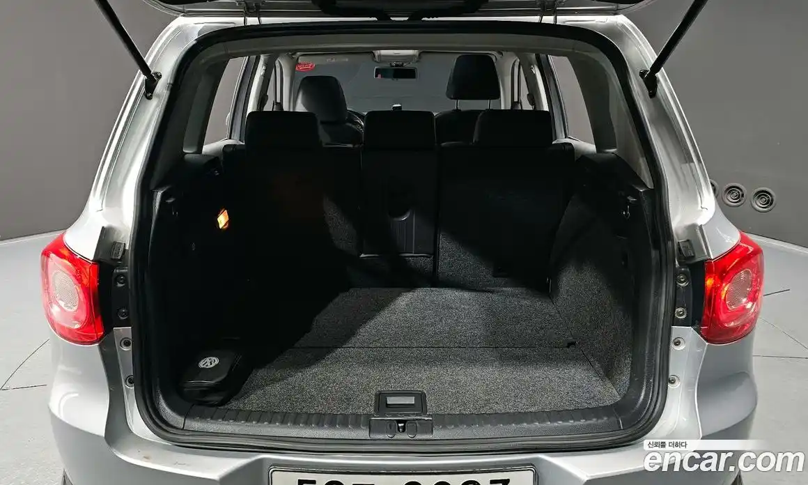 Volkswagen Tiguan 2011 2.0 гидро в Москве № 1549468, фото 20