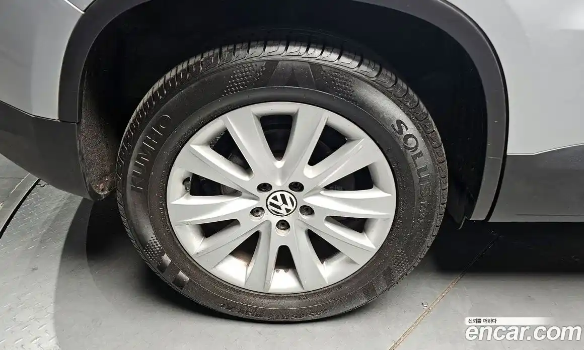 Volkswagen Tiguan 2011 2.0 гидро в Москве № 1549468, фото 5