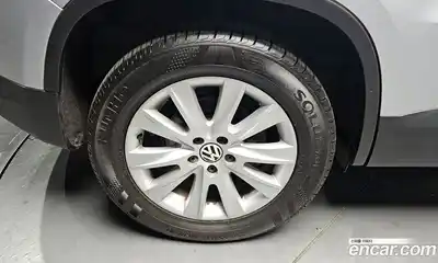 Volkswagen Tiguan 2011 2.0 гидро в Москве № 1549468, миниатюра 5